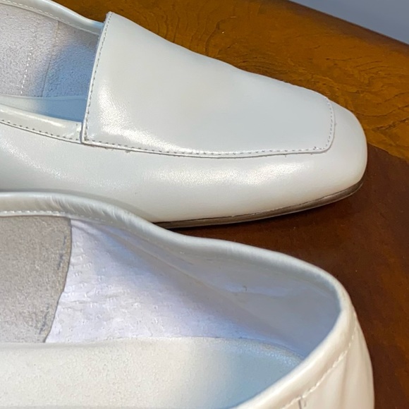 Pesaro Jenny Leather Slip On Flat Loafer
Size 9 1/2 - Picture 4 of 14